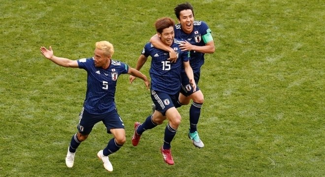 Japoneses comemoram gol de Osako, o segundo do Japão contra a Colômbia