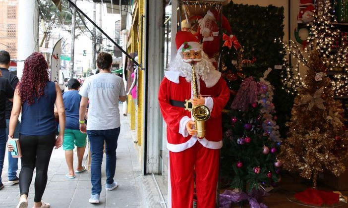 Comércio com decoração de Natal. Agência Brasil/Rovena Rosa