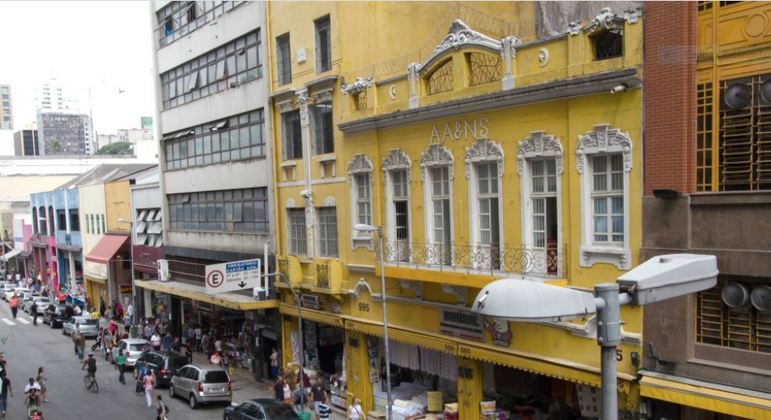 Estado de SP tem primeira sexta sem restrições de horários e taxa de ocupação nos comércios
