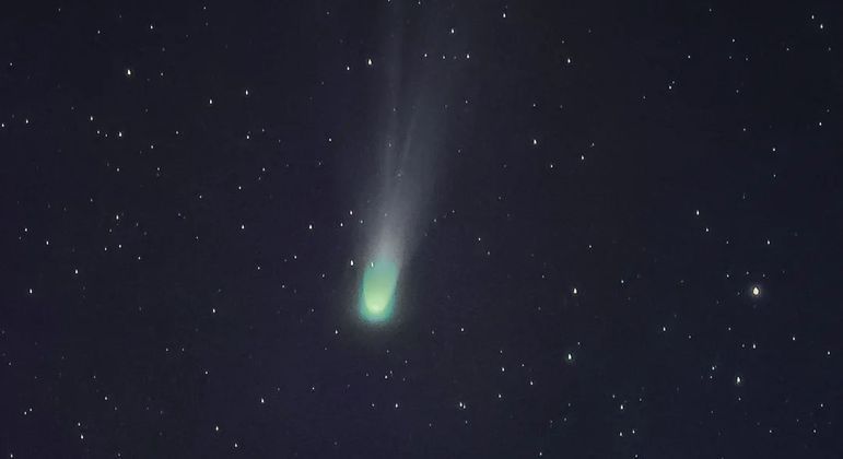 Cometa Leonard é visto em Brasília na noite de Natal 