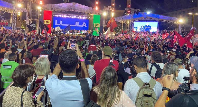 Primeiro comício de Lula na campanha eleitoral de 2022, em Belo Horizonte, nesta quinta (18)