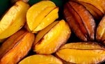 Carambola. Fruta que lembra uma estrela é altamente perigosa. 'Ela também é toxica para os animais, especialmente porque causa lesão renal, os pets podem apresentar fraqueza, sangramento na urina e febre', destaca