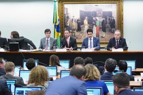 ReuniÃ£o na comissÃ£o deve comeÃ§ar Ã s 14h30