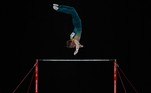 Mitchell Morgans, da Austrália, compete na barra horizontal durante o evento final de ginástica artística da equipe masculina na Arena Birmingham, em Birmingham, no primeiro dia dos Jogos da Commonwealth em Birmingham, centro da Inglaterra, em 29 de julho