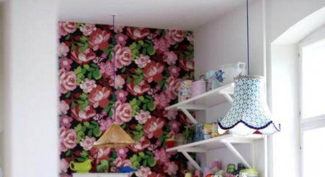 Como colar tecido na parede com fita dupla face