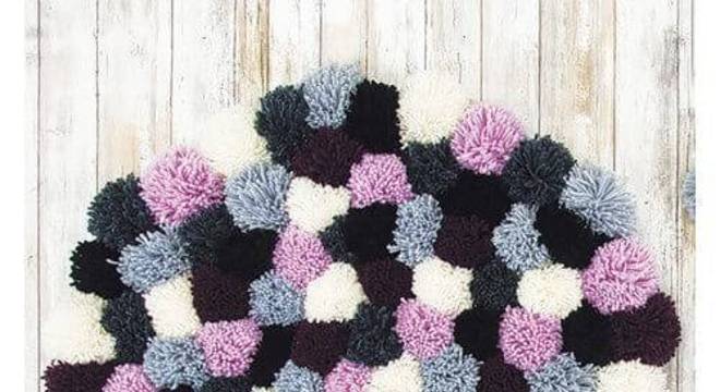 como fazer tapete de pompom