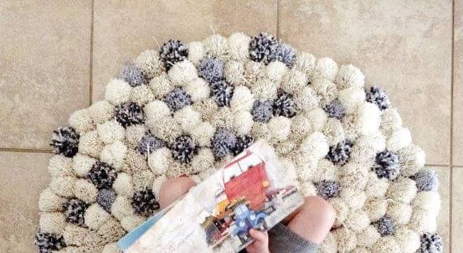Como fazer tapete de pompom com cores neutras