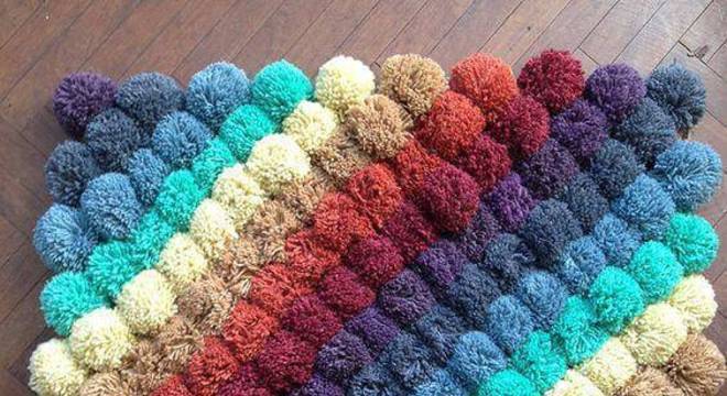 Como fazer tapete de pompom com cores uniformes