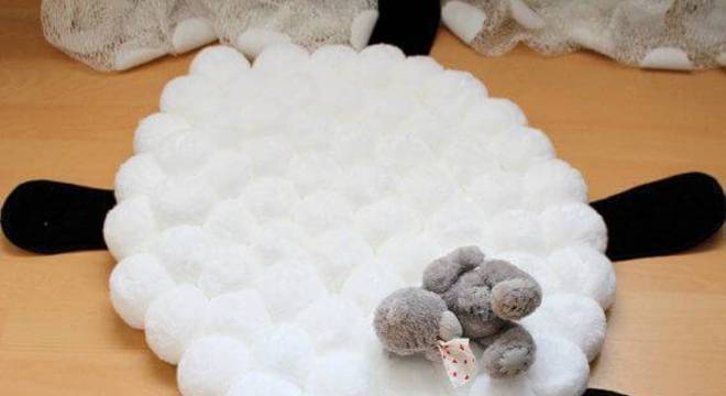 Como fazer tapete de pompom com formato de ovelha