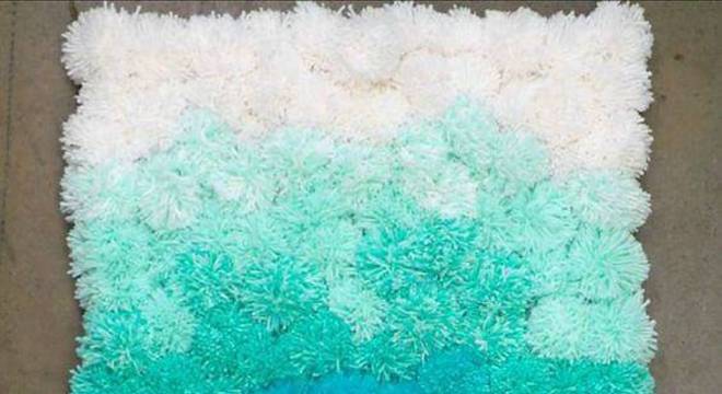 como fazer tapete de pompom degrade