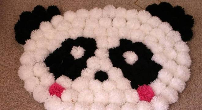 Como fazer tapete de pompom em formato de urso panda