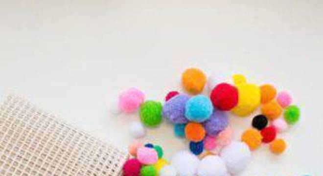 como fazer tapete de pompom passo 2