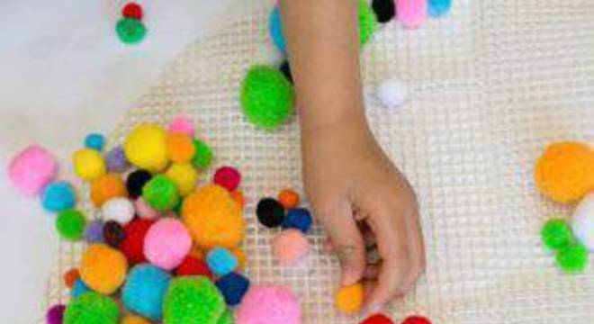 Como fazer tapete de pompom passo 3