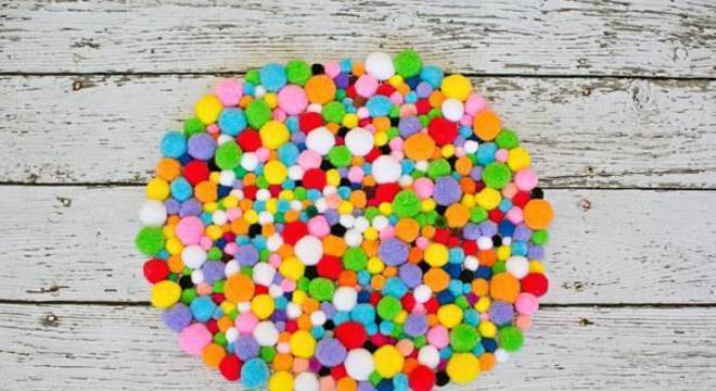 Como fazer tapete de pompom pronto
