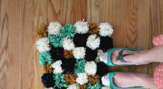 como fazer tapete de pompom verde delicado