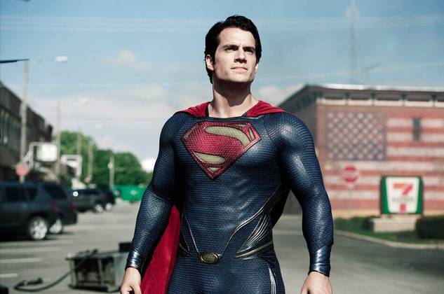 Como já se sabe, o ator Henry Cavill não retorna para o papel e ainda não está confirmado quem será o novo Superman. “Superman: Legacy” será escrito pelo próprio James Gunn e já tem até previsão de estreia: 11 de julho de 2025.