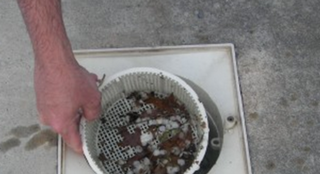 como limpar piscina skimmer cheio