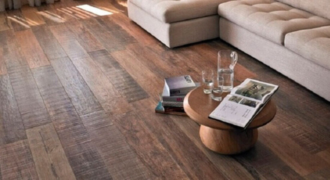 Como limpar porcelanato amadeirado