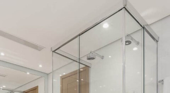 Como limpar vidros blindex