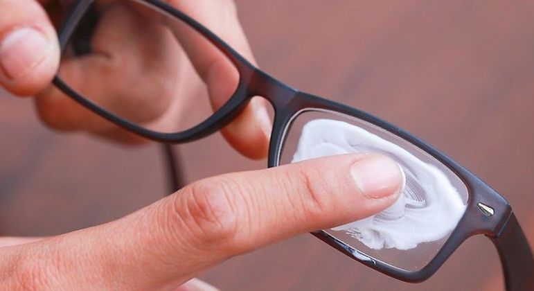 Como tirar arranhões de óculos - o que fazer para proteger as lentes
