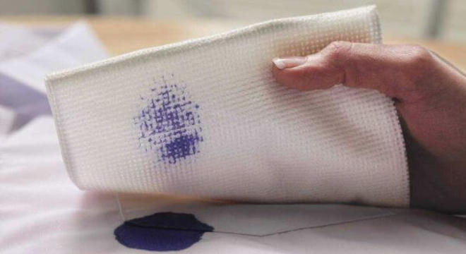 como-tirar-mancha-de-caneta-da-roupa-cleanipedia