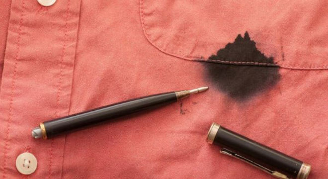 como-tirar-mancha-de-caneta-da-roupa-foto-vix