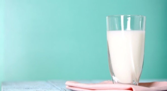 Como tirar mancha de vinho com leite