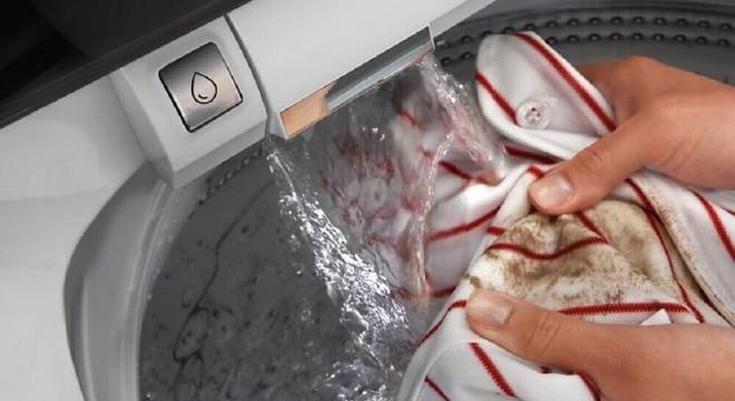 como tirar mofo de roupa branca