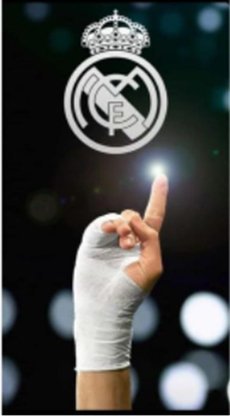 Companheiro de seleção de Mbappé, Benzema postou no Instagram a sua mão apontando para o símbolo do Real Madrid, indicando que ninguém está acima do clube Merengue.