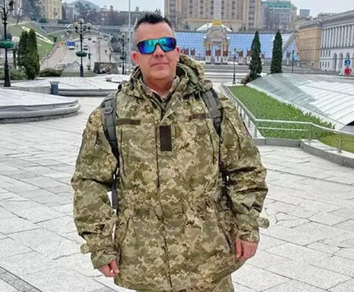 Companheiros de um soldado brasileiro das tropas de defesa da Ucrânia contra a Rússia contra a Ucrânia afirmam que ele morreu em combate. 