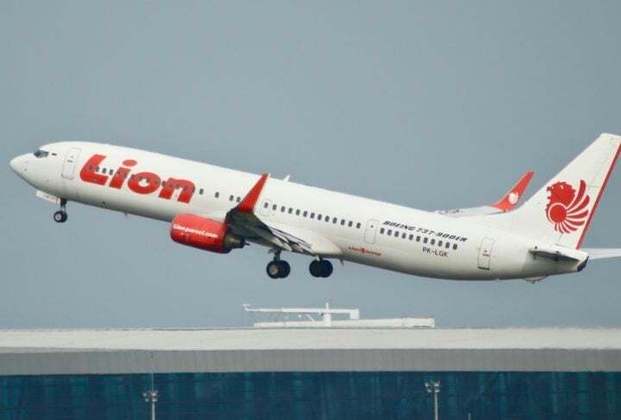 Companhias aéreas que optam pela configuração máxima de assentos no Max 9, com 220 passageiros, a exemplo da Lion Air, uma empresa aérea de baixo custo da Indonésia, utilizam essa porta como saída de emergência.