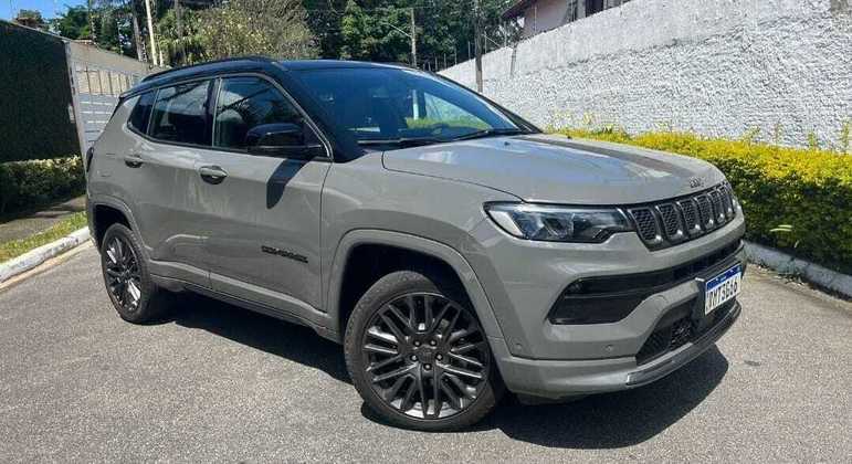 5º - Jeep Compass


O SUV superou todos os outros veículos da categoria
preferida dos brasileiros ao ser emplacado 15.556 vezes no primeiro trimestre

