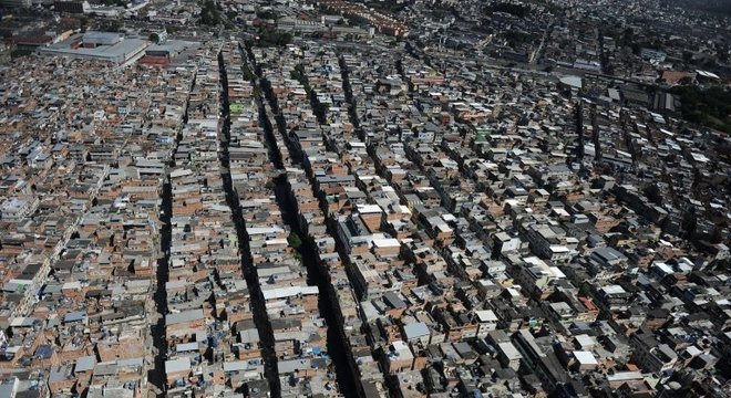 Naquela manhã, acontecia uma operação policial no Complexo da Maré que teve apoio de um helicóptero e dois blindados