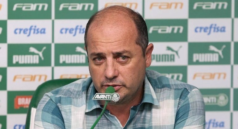 COMPLICOU - Vaivém também no mundo dos dirigentes. O gerente de futebol do Palmeiras, Cícero Souza, pode deixar o clube em breve. Ele recebeu um convite para trabalhar na Confederação Brasileira de Futebol (CBF) e se reunirá com a alta cúpula palestrina na próxima segunda-feira para discutir o assunto
