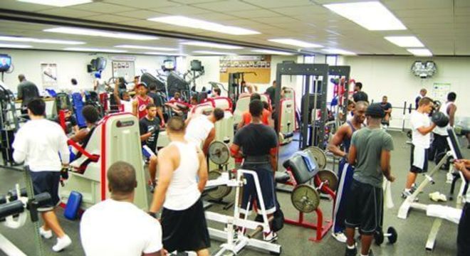 comportar na academia