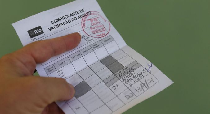 Passaporte de vacinação passa a ser exigido também em restaurantes e salões de beleza