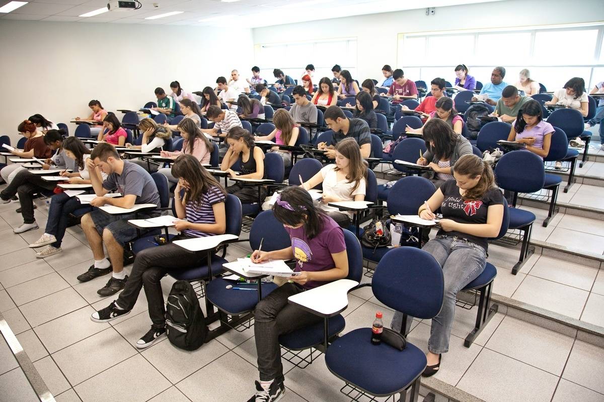 Resultado de imagem para Governo define que nÃ£o haverÃ¡ concursos nem reajuste para servidores em 2020
