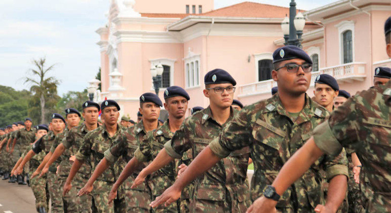 Concurso Exército: muitas vagas para homens e mulheres