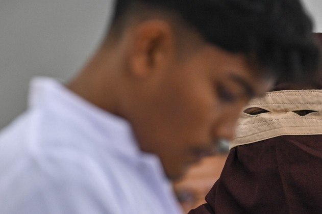 Condenação Indonésia chibatadas casa