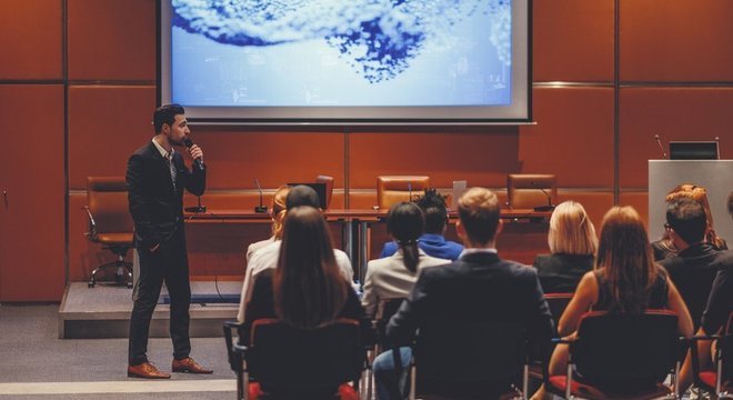  Boa parte das grandes conferências científicas são realizadas em inglês