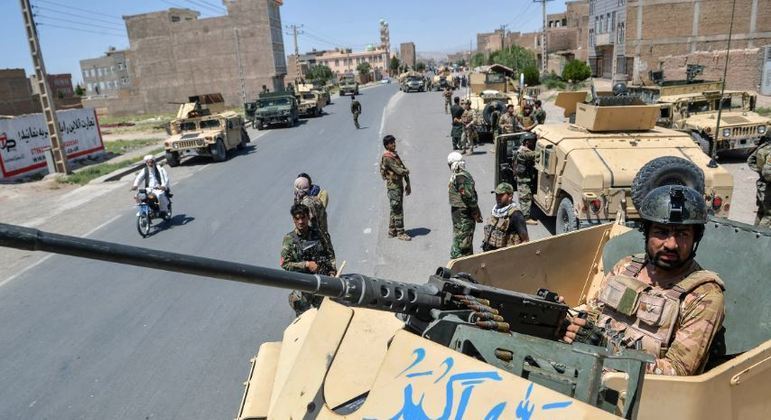 Talibãs atacam aeroporto de Kandahar, 2ª maior cidade do Afeganistão