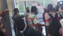 Jovem é preso após quebrar dente de motorista com skate em BH