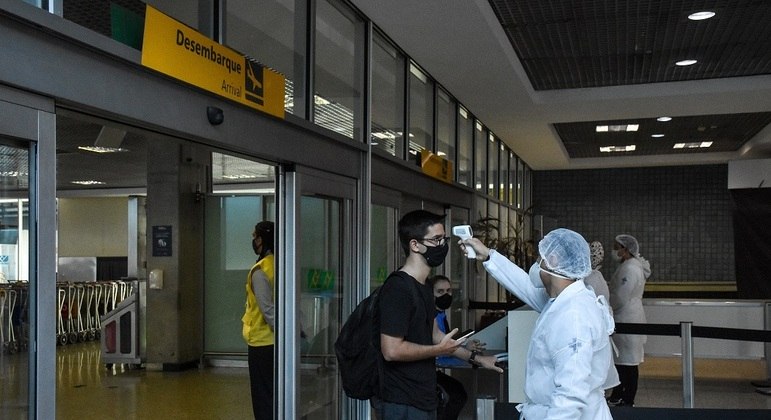 Barreira sanitária no aeroporto de Congonhas, em São Paulo