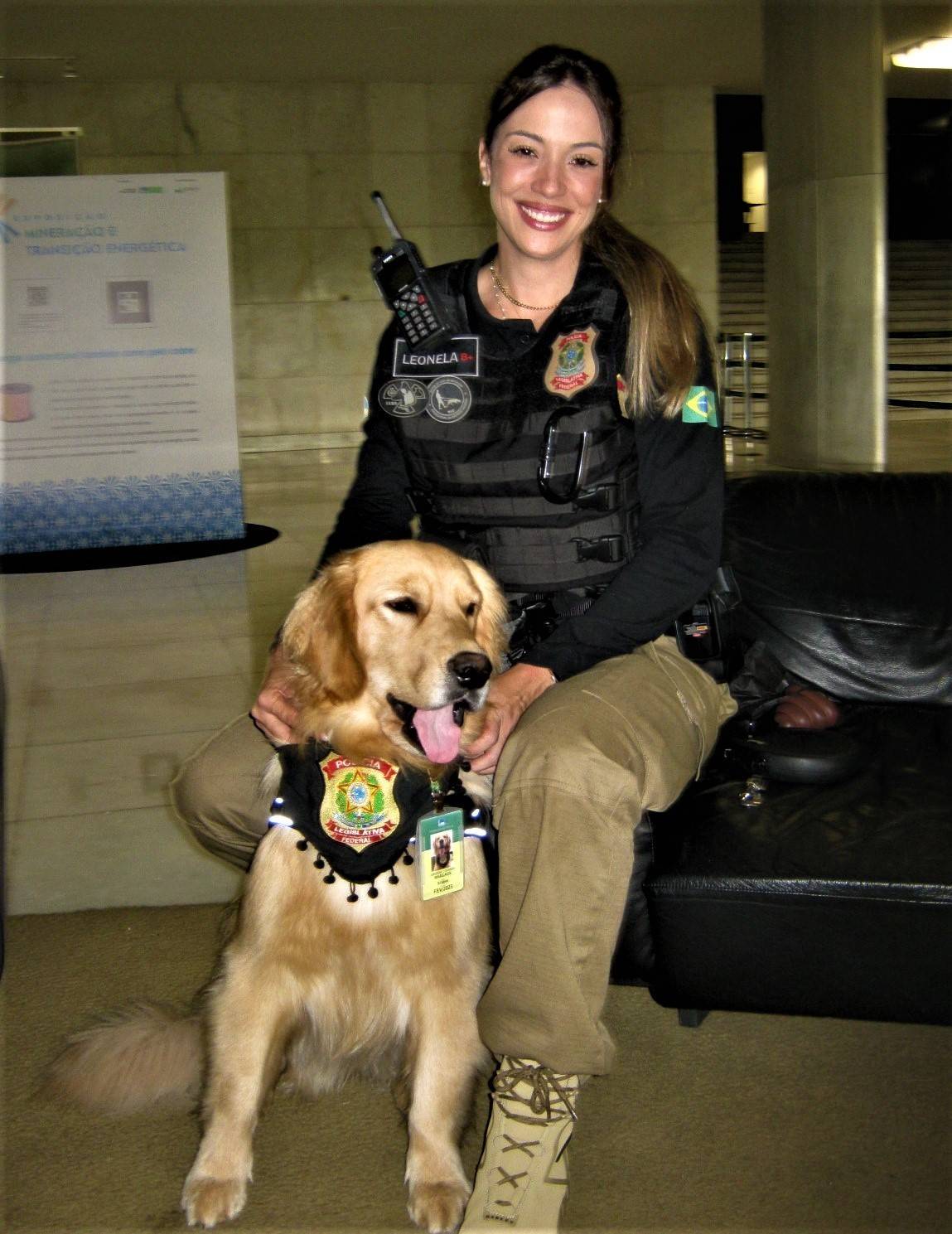 A cadela Margaux, treinada pela agente Leonela, tem vários deputados entre seus fãs (Eduardo Marini/R7)