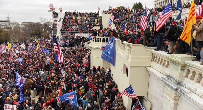 Manifestantes pró-Donald Trump invadiram o prédio do Congresso dos EUA