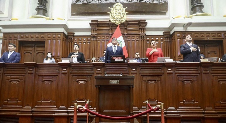 Congresso do Peru se reuniu após ser dissolvido por Pedro Castillo