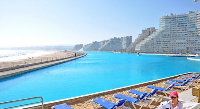 Conheça a maior piscina do mundo que ocupa 8 hectares e fica no Chile