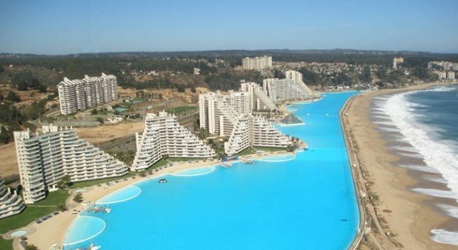 Conheça a maior piscina do mundo que ocupa 8 hectares e fica no Chile