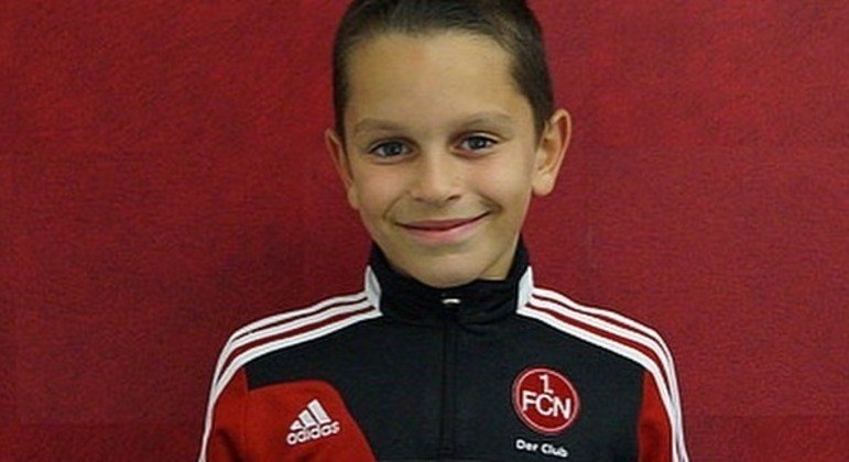 Arijon nasceu em Nuremberga, cidade ao norte da Bavária, e começou a carreira cedo. Aos 8 anos, em 2013, o jovem começou a jogar na base do Greuther Fürth. No ano seguinte, passou para a base do FC Nürnberg, clube da segunda divisão da Bundesliga, principal campeonato alemão.