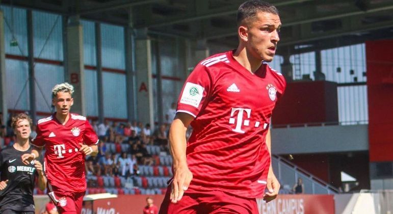 O diretor da base do Bayern, Holger Seitz, afirma que Arijon é um jogador por instinto, que tem excelente capacidade técnica e boa compreensão de jogo: 